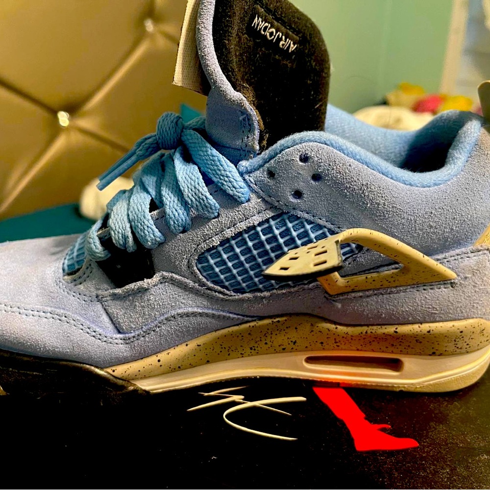 Retro 4 university baby blue